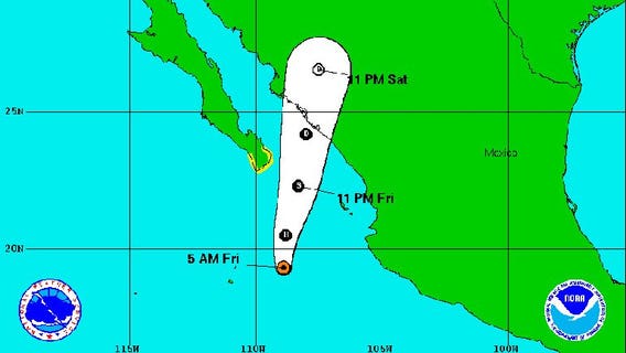 Hurricane Sandra rapidly losing strength in the Pacific