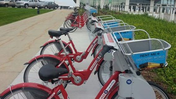 Milwaukee's first bike-share kiosk now up and running