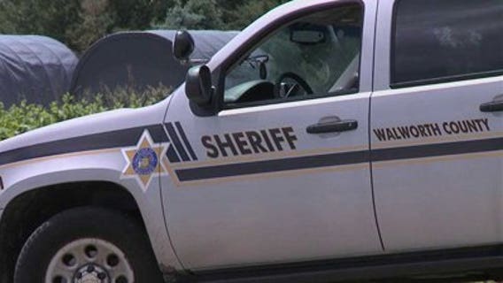 Man dies in rollover crash in Walworth County