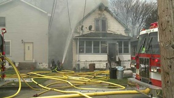 Woman dies after being pulled from Kenosha duplex fire