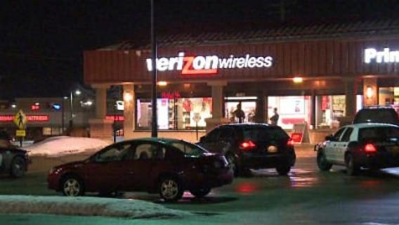 Greenfield police seek 3 suspects after robbery of Verizon store