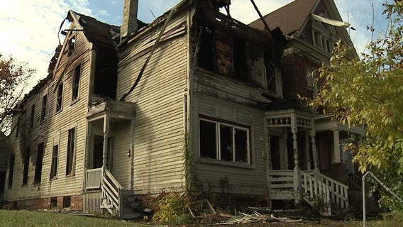 Arson suspected in 3-alarm fire, but why didn't anyone call 911?
