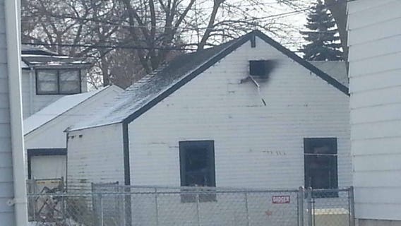 Despite efforts by relative, man dies in garage fire on Milwaukee's north side