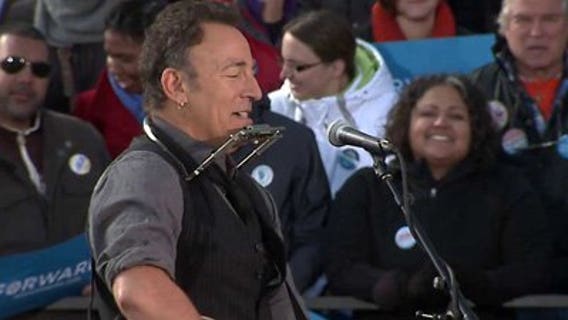 Singer/songwriter Bruce Springsteen brings star power to Obama rally