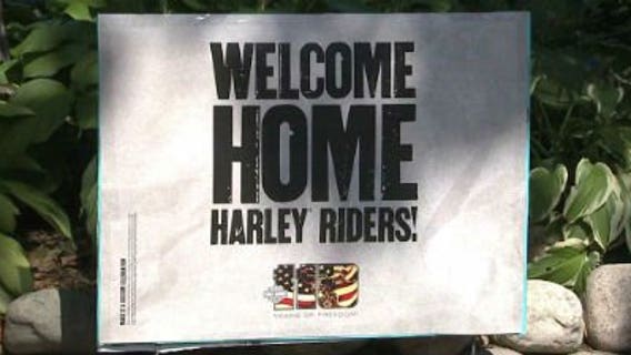 Spectators preparing for H-D 110th Anniversary Parade