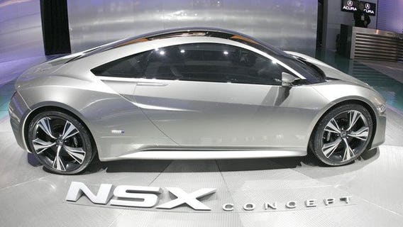 Chef Feker prepares gluten free chicken pizza