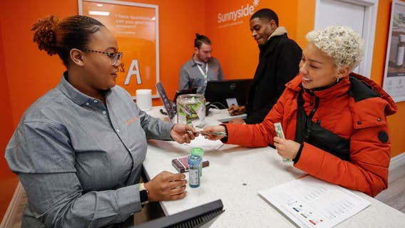 Nearly $3.2 million of pot products sold on 1st day of legal sales in Illinois