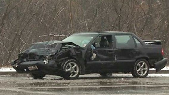 Woman dies in three-car wreck in Waukesha