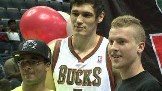 Unbeaten Pacers batter Bucks 104-77