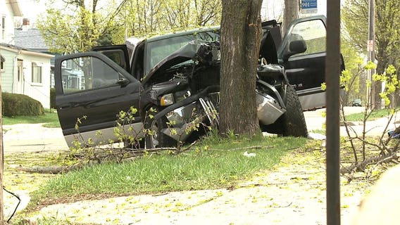 Mother cited after truck slams into tree, injuring three in Waukesha