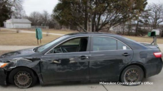 Waukesha man arrested for 3rd OWI, accused of striking other vehicles with passenger, age 4