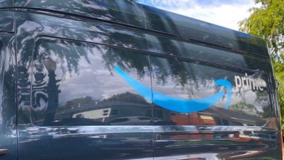 Amazon driver abandons delivery van, says he quits in viral tweet