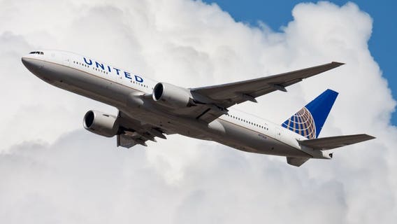 United Airlines says passengers who don't wear masks will be put on 'internal travel restriction list'