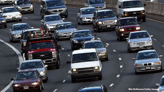 EPA: Gas mileage dropped, pollution rose for 2019 vehicles