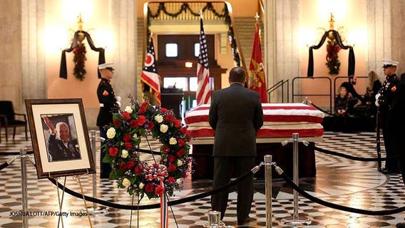 John Glenn lies in state at Ohio capitol for public goodbye