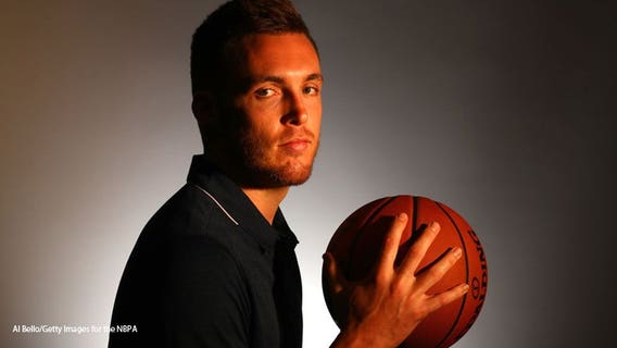 Milwaukee Bucks sign free agent guard Pat Connaughton