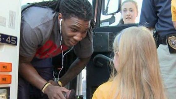 Five-year-old fan meets Jae Crowder at Golden Eagles' send-off