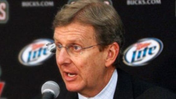 Milwaukee Bucks extend contract of GM John Hammond