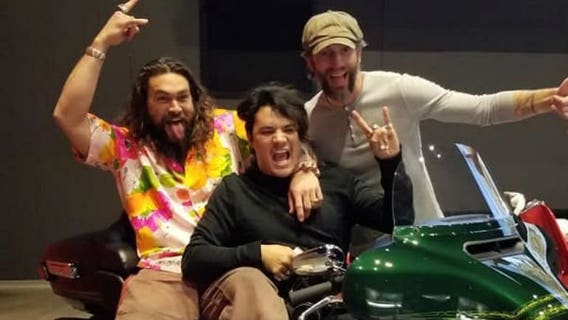 'Wisconsin I’m so impressed:' Jason Momoa, star of 'Aquaman,' visits Milwaukee