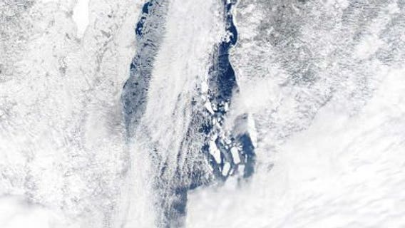 Lake Michigan ice cover breaks 37-year-old record