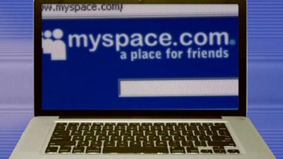MySpace unveiling new look, hoping to draw back users