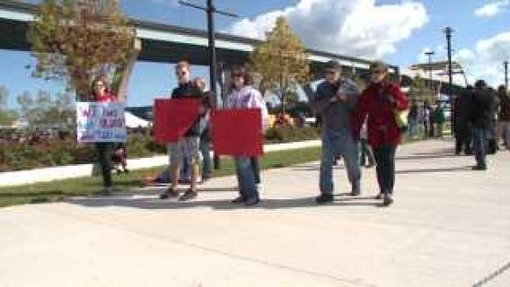 Supporters and protesters show up at Obama rally