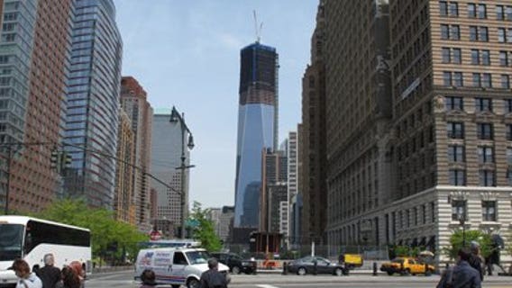 President Obama signs beam of One World Trade Center