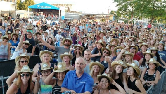 8-foot long selfie stick creates Summerfest's largest "Super Selfie" on U.S. Cellular stage