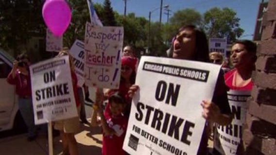 Some Milwaukee teachers stand in solidarity with striking Chicago teachers