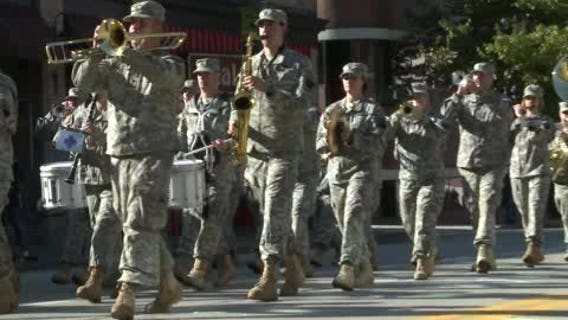 Veterans Day parade marches through downtown Milwaukee