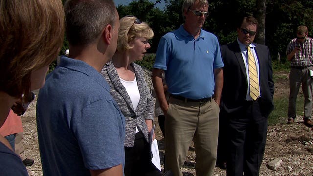 Sen. Baldwin pays Mount Pleasant a visit, offers federal help for eroding bluffs