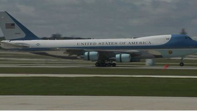 President Obama arrives in Milwaukee for campaign rallies