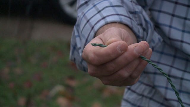'They hope Daddy can fix it:' Girls devastated after Christmas lights snipped with wire cutters