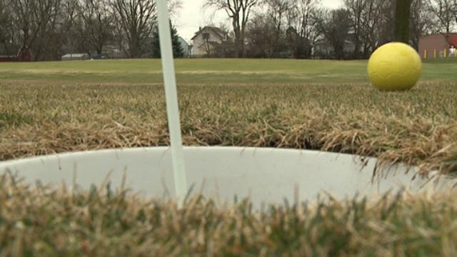 With temps in the 50s expected this weekend, Waukesha Co., Milwaukee golf courses to open EARLY