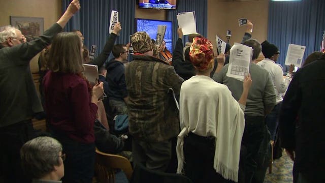 Halted by demonstrators: Hamilton supporters shut down Fire and Police Commission meeting