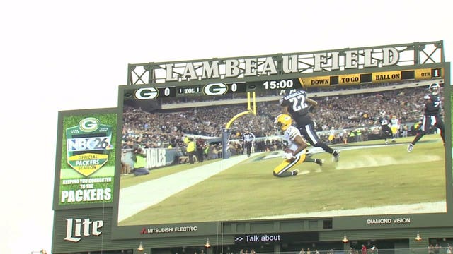 Packers fans let back into Lambeau Field after weather delay during Family Night