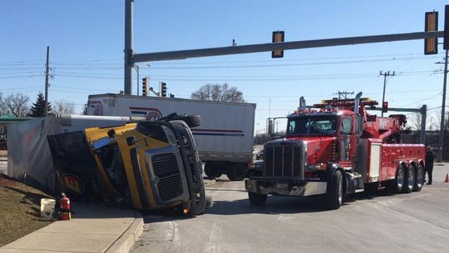 Developing: Wreck causes congestion at 13th and Rawson in Oak Creek
