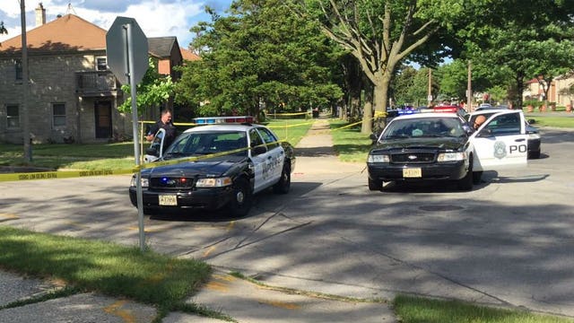 Police: 32-year-old man shot while driving crashed into fence near 42nd and Roosevelt