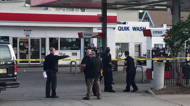 Milwaukee police: Man shot during argument near South 13th and Lincoln Avenue