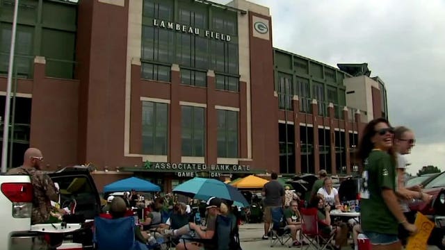 "Wonderful experience:" Families excited, ready for football as they take part in Packers Family Night