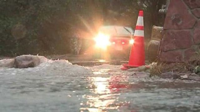 Hundreds await rescue from Colorado flooding as helicopter flights resume