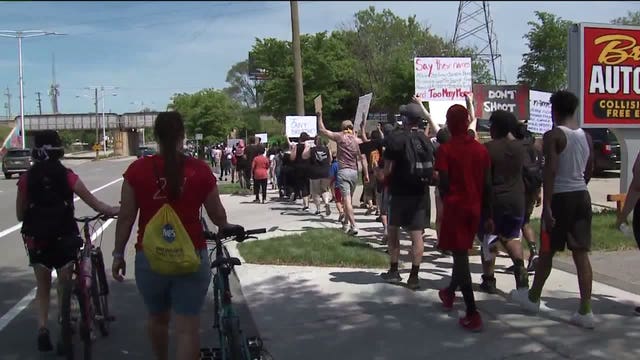Hundreds gather for peaceful protest organized by Islamic Society of Milwaukee