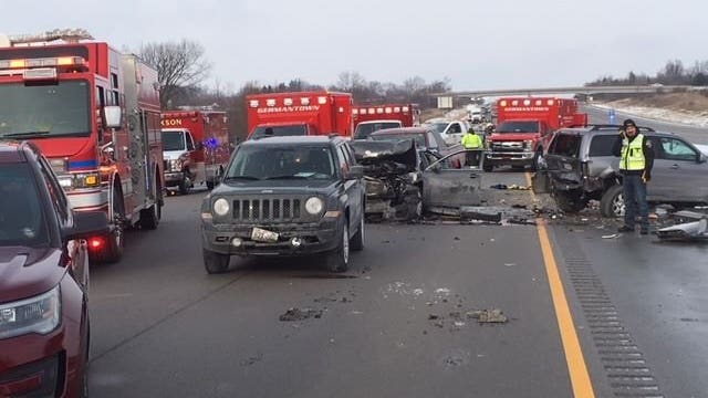 Several vehicles involved in 2 separate wrecks on I-41