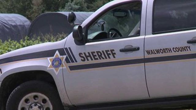 Man dies in rollover crash in Walworth County