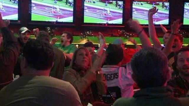 Packers, 49ers game means jammed taverns, crowded bars