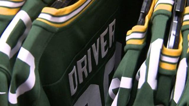 Fans flock to Lambeau Field to hear Donald Driver's retirement remarks