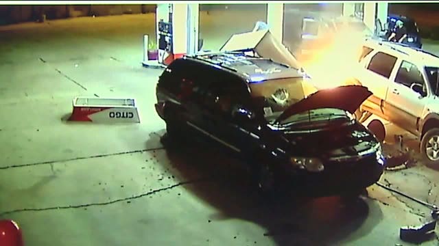 Caught on camera: Good Samaritan helps rescue 5 after fiery crash at Milwaukee gas station