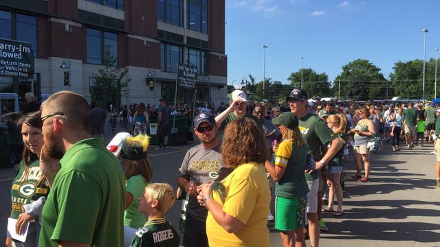 "At least a half hour:" Some long lines at Lambeau on Family Night due to new metal detectors