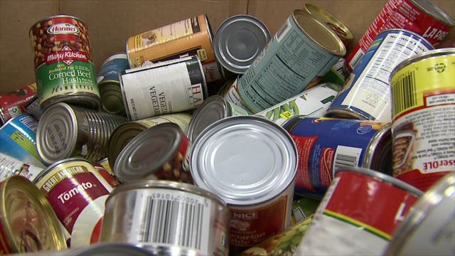 "Organized chaos:" Kohl's employees sort 120,000 pounds of food for Hunger Task Force