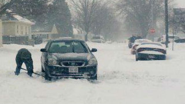 "Our good old Wisconsin weather!" Folks in Racine digging out; Blizzard Warning in effect through 3 a.m.